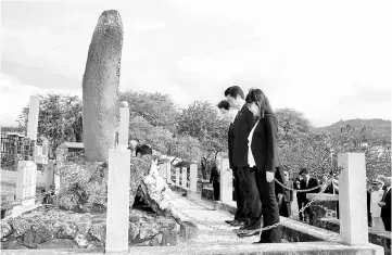  ??  ?? Japanese Prime Minister Shinzo Abe (centre) and Japanese Defence Minister Tomomi Inada (right) visit a Japanese cemetery in Honolulu, Hawaii. — AFP photo