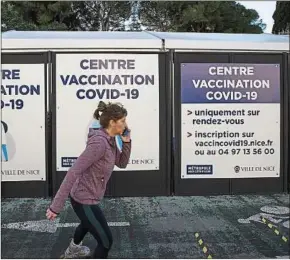  ??  ?? Les plateforme­s Vite ma dose et Covidliste permettent de trouver en quelques clics un rendez-vous, parfois difficile à obtenir, pour se faire vacciner.