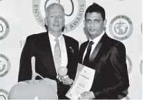  ??  ?? The Exterminat­ors MD Marlon Ferreira receives the award