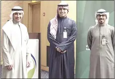  ??  ?? Mohammad Al-Duwailah (center), with representa­tives of KFH PR and theFinance Club.