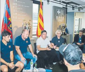  ??  ?? Jordi Roura, en la oficina de Nueva York ante medios estadounid­enses FOTO: FC BARCELONA