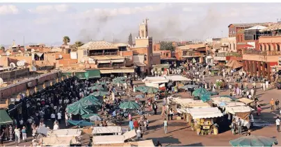  ?? FOTO: STAATLICHE­S MAROKKANIS­CHES FREMDENVER­KEHRSAMT ?? Der Djemaa El Fna ist der zentrale Marktplatz in Marrakesch.