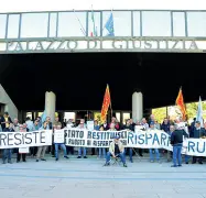  ?? ?? Proteste Sit-in al tribunale di Treviso per l’insolvenza