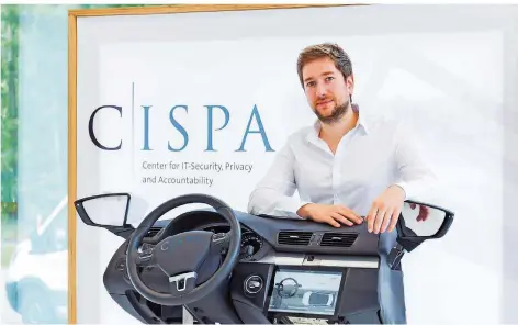  ?? FOTO: STEPHANIE BREMERICH/CISPA ?? Stefan Nürnberger vom Zentrum für IT-Sicherheit Cispa hat ein Programm entwickelt, das autonomes Fahren sicherer machen soll.