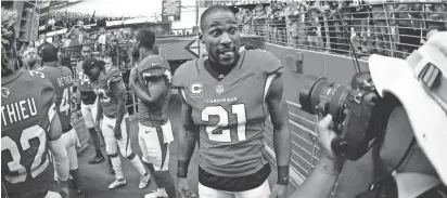  ?? ROB SCHUMACHER/AZCENTRAL SPORTS ?? The Cardinals’ Patrick Peterson prepares to take the field to play the San Francisco 49ers in the first half on Oct. 1 at University of Phoenix Stadium in Glendale.