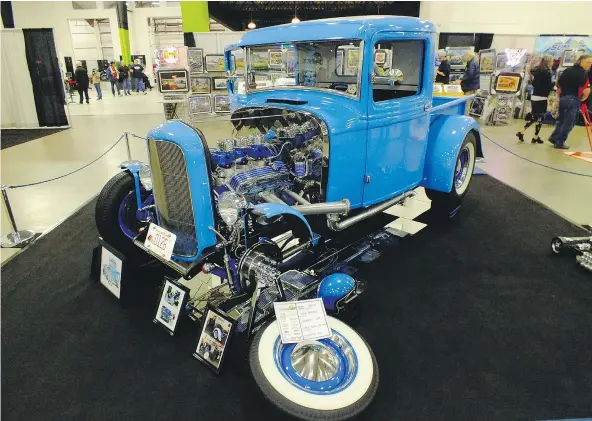  ?? — PHOTOS: CAM HUTCHINS ?? Ken Bayko makes sure to share his love of automobile­s with his grandson in this Blue 32 Ford Hot Rod.