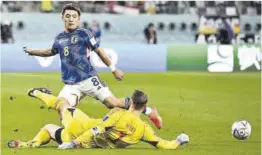  ?? Jewel Samad / AFP ?? Doan supera Neuer, en el gol que va suposar l’empat inicial del Japó.