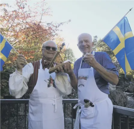  ??  ?? 0 Brothers in oats – Calle Myrsell (left) and Per Carlsson with the Golden Spurtle