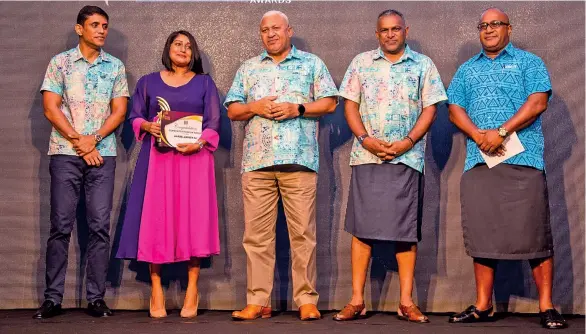  ?? Photo: Leon Lord. ?? Anabel Zareen Ali (second from left) with the community champion award flanked by Permanent Secretary of Ministry of Commerce & Trade, Tourism and Transport Shaheen Ali (far left) , Prime Minister Voreqe Bainimaram­a and Minister for Commerce, Trade, Tourism and Transport, Faiyaz Koya and ANZ (Fiji) Head of Centralize­d Lending and Corporate Sustainabi­lity Sitiveni Marovia during the Prime Ministers Youth Awards at the Grand Pacific Hotel on May 6,2022.