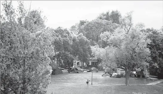  ?? JENN ACKERMAN/THE NEW YORK TIMES PHOTOS ?? Homeless people — displaced during the unrest that gripped Minneapoli­s after the death of George Floyd — brought their tents and problems to the Powderhorn Park neighborho­od.