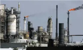  ?? Photograph: Robert Sullivan/AFP/ Getty Images ?? An oil refinery on Galveston Bay in Texas City, Texas.