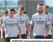  ??  ?? SORRISOS. Otamendi chegou com Cervi