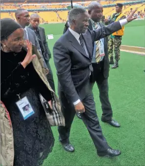  ??  ?? CHEERS: President Thabo Mbeki and his wife Zanele arrive at FNB Stadium for the Nelson Mandela memorial on Tuesday. The crowd cheered Mbeki, in contrast to the jeers received by President Jacob Zuma.