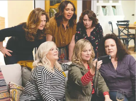  ?? NETFLIX ?? Actresses Ana Gasteyer, clockwise from back row left, Maya Rudolph, Rachel Dratch, Emily Spivey, Amy Poehler and Paula Pell not only had plenty of fun making the movie Wine Country together, the group also shared some laughs while promoting the Netflix project.