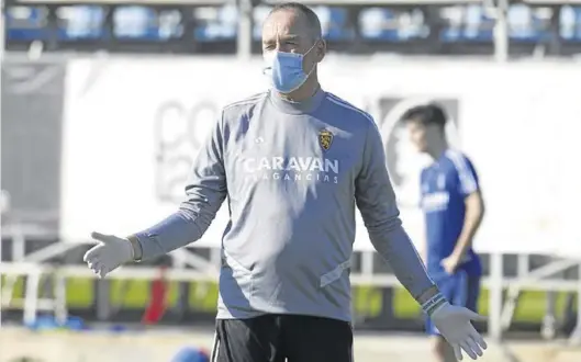  ?? TINO GIL / REAL ZARAGOZA ?? ▶▶ Víctor Fernández, durante un entrenamie­nto en la Ciudad Deportiva.