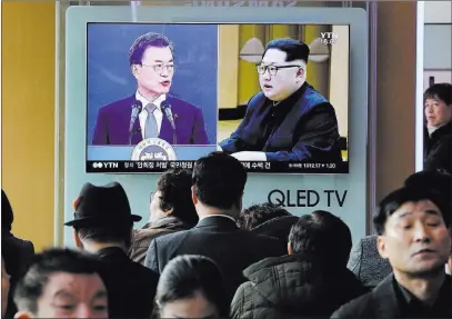  ?? Ahn Young-joon ?? The Associated Press People watch a TV screen showing images of South Korean President Moon Jae-in, left, and North Korean leader Kim Jong Un at the Seoul Railway Station on Wednesday.