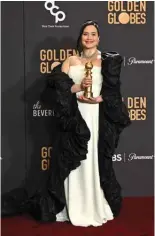  ?? ?? US actress Lily Gladstone poses with the award for Best Performanc­e by a Female Actor in a Motion Picture Drama for “Killers of the Flower Moon”.