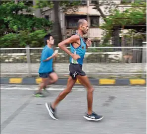  ??  ?? Indian ultrarunne­r Samir during his feat to run 10,000km in 100 days. — Photos: AFP