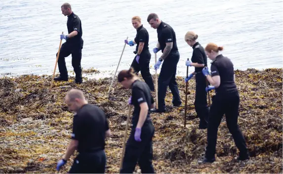  ??  ?? Police search: Officers combed the local Ardbeg area, including gardens and the nearby beach. Det Supt Stuart Houston, left