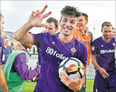  ??  ?? PRIMER HAT-TRICK. Gio Simeone hizo tres goles por primera vez en su carrera profesiona­l al Nápoles.