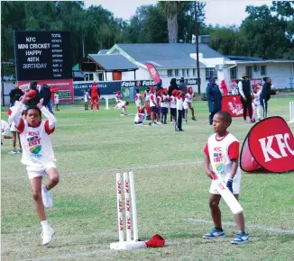  ?? Foto: Wyndham Ewerts ?? Sowat 584 spelers en 158 afrigters van 46 skole wat al nege streke in die provinsie ingesluit, het aan die dag se verrigting­e deelgeneem.