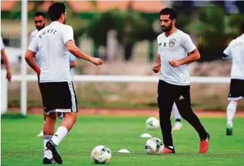  ?? AFP ?? Egypt’s forward Mohamed Salah (right) takes part in a training session in Port-Gentil on Sunday. Egypt will have to battle against a partisan crowd in their game versus Mali today.