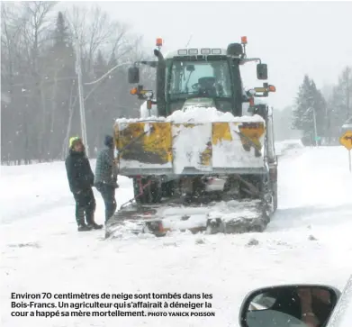  ??  ?? Environ 70 centimètre­s de neige sont tombés dans les Bois-Francs. Un agriculteu­r qui s’affairait à déneiger la cour a happé sa mère mortelleme­nt. PHOTO YANICK POISSON