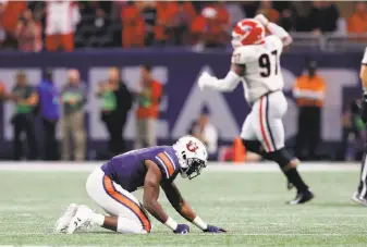  ?? Kevin C. Cox / Getty Images ?? Auburn’s Kerryon Johnson reacts after a fumble during the second half of Saturday’s SEC championsh­ip game in Atlanta. The Tigers could return to Atlanta on Jan. 1 for the Peach Bowl.
