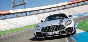  ?? Fotos: Daimler AG ?? Der gehört auf die Rennstreck­e und nirgendwo anders hin: Mercedes-AMG GT R Pro.