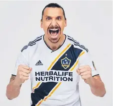  ??  ?? ESTRELLA. El sueco Zlatan Ibrahimovi­c ya lució la nueva camisa de su equipo, el Galaxy de la MLS.