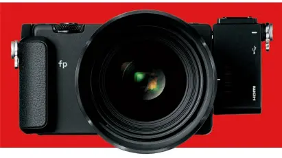  ??  ?? Sigma
Die fp ist die kompaktest­e Kleinbildk­amera überhaupt. Auf einer photokina hätten wir mit Objektiv-Neuheiten von Sigma gerechnet, aber nicht mit weiteren Kameras.