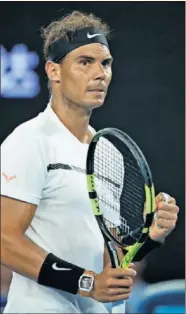  ??  ?? HERRAMIENT­AS. Nadal, con su Babolat. Y Federer, con la Wilson. Las dos modificada­s este año.