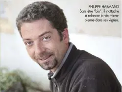  ??  ?? PHILIPPE HARMAND Sans être “bio”, il s’attache à relancer la vie microbienn­e dans ses vignes.