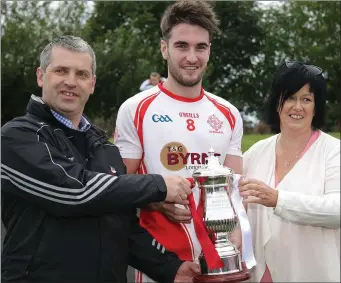  ??  ?? Patrick Reilly receives the Division 2 trophy.