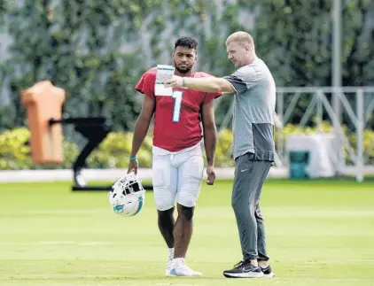  ?? WILFREDO LEE/AP ?? Dolphins quarterbac­k Tua Tagovailoa (1) talks with quarterbac­ks coach Charlie Frye during practice on Aug. 4.