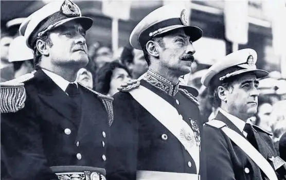  ?? (AP/ARCHIVO) ?? Junta. Emilio Massera, Rafael Videla y Orlando Agosti, los militares de las tres armas que se hicieron con el poder en 1976.