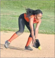  ??  ?? Tigers’ Arielle Wiiliams lunges to reach a grounder.