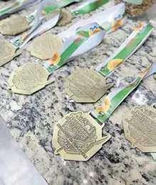  ?? ?? Presentaro­n las medallas que se entregarán