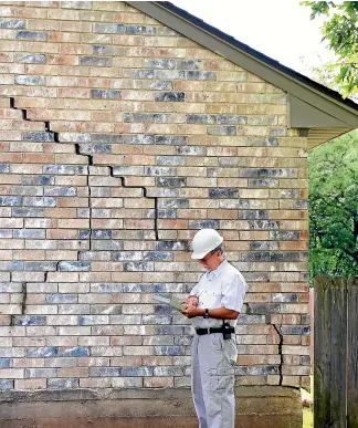  ?? PHOTO: 123RF. ?? Pre-purchase building reports cover off everything from the home’s foundation­s to its weather tightness and overall condition.
