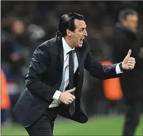  ??  ?? Contre le Barça, Emery souhaitait que ses joueurs exercent un gros pressing.