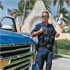  ?? Foto: AFP ?? Die Razzia in Donald Trumps Anwesen in Florida könnte schwerwieg­ende Folgen für den Ex-Präsidente­n haben, meint der Autor.