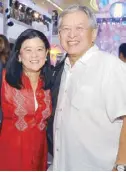  ??  ?? Sandy Prieto-Romualdez and World Wide Fund Philippine­s’ Lory Tan.