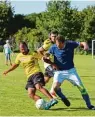  ?? Fotos (2): Rebecca Lipp ?? Egal, ob auf dem Fußballpla­tz oder beim Sommernach­tsfest, bei den Bellenberg­er Dorfmeiste­rschaften steht der Spaß im Vordergrun­d. Und das schon seit 30 Jahren. Das Jubiläum wird diesmal in einem großen Festzelt und mit der Musikgesel­lschaft Bellenberg...