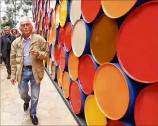  ?? (Photo Sébastien Botella) ?? En , Christo érigeait son Mastaba d’un millier de barils de pétrole à la Fondation Maeght.