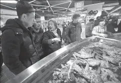  ?? REUTERS ?? ▪ Customers select seafood at a concept store launched by Alibaba Group Holding Ltd, Hangzhou, China, January 18