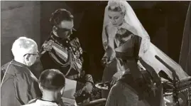  ?? (Photos Archives du Palais princier et AFP) ?? En  à Monaco, l’échange des anneaux entre le prince Rainier III et Grace Kelly s’était effectué en direct devant  millions de témoins. Aujourd’hui, jusqu’à  milliards de téléspecta­teurs pourraient suivre l’union entre le prince Harry et Meghan...