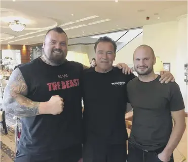  ??  ?? IT’S A DEAL: Eddie Hall, Arnold Schwarzene­gger and Halifax businessma­n Stephen Oleksewycz