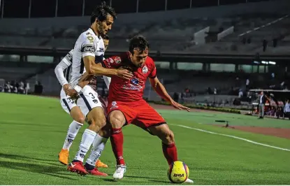  ?? ESPECIAL ?? Pumas respondió en todo momento a los ataques de Lobos.