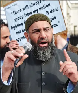  ??  ?? RESTRICTIO­NS: Anjem Choudary will be subject to a curfew and sanctions