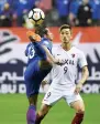  ?? AFP ?? Shanghai’s Guarín (left) fights for the ball with Kashima Antlers’ Yuma Suzuki. —